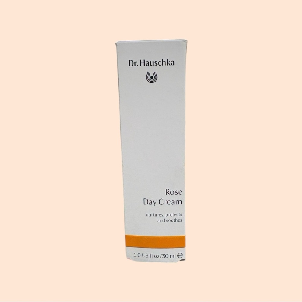 Dr Hauschka Rose Day Cream- 1 fl oz/30 ml.
Daily Hydration. 
Exp 11/2026.